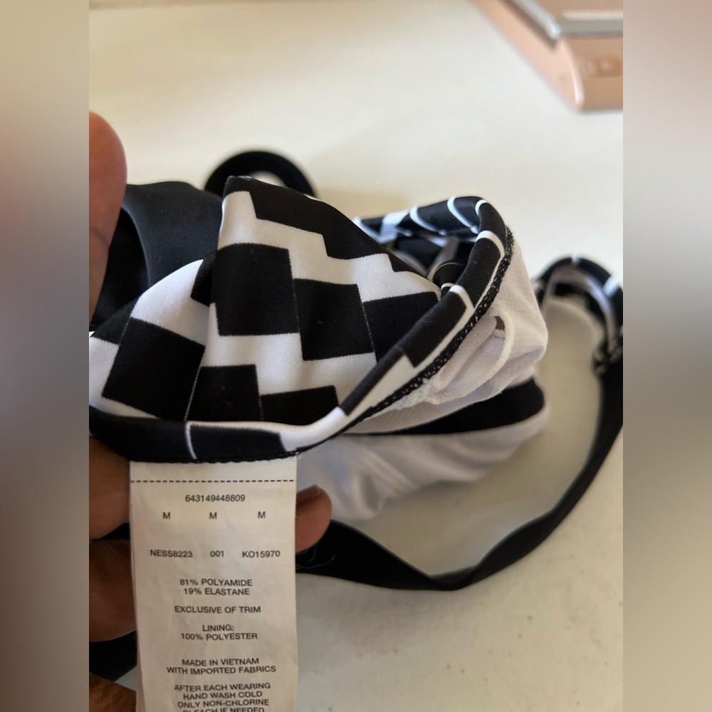 nike swimsuit one piece Women’s Medium Black White Stripe Solid Criss Cross Back - Picture 5 of 8